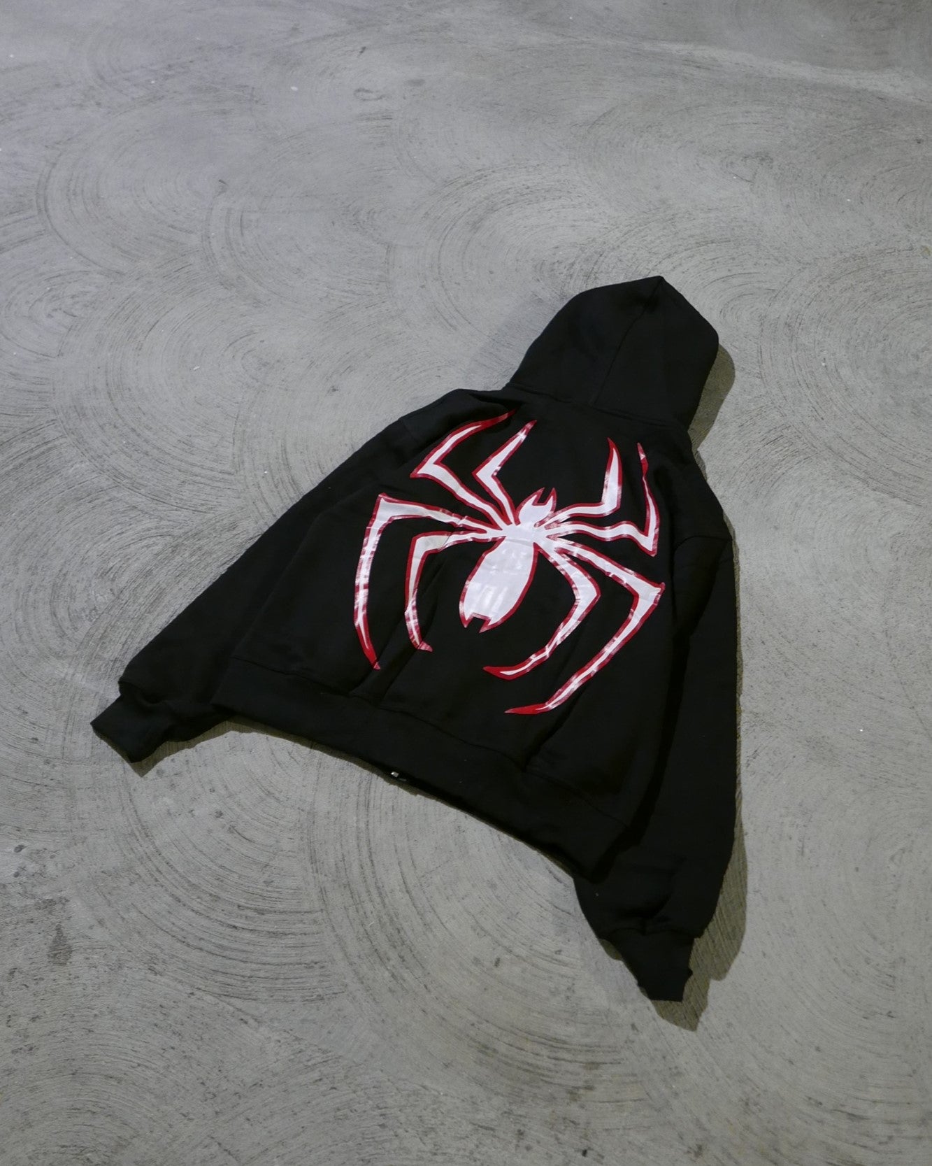 Spider Full-Zip in Black and Red