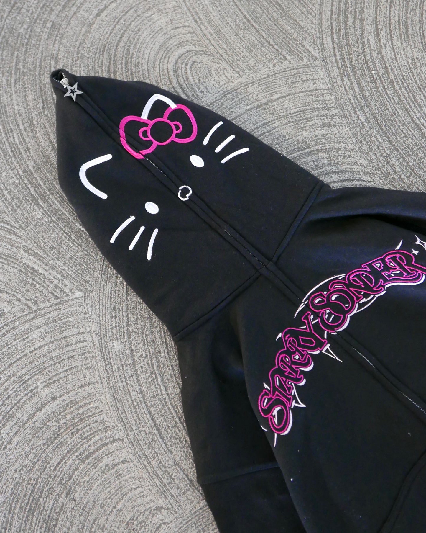 Kitty Full-Zip in Black